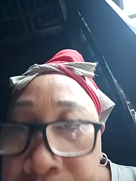 Snapshot of Mamapm20 chatting on September 25, 11:24 pm Mamapm20 online show from September 25, 11:24 pm