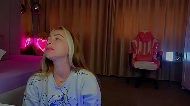 Reina Cummings online show from October 9, 6:28 am