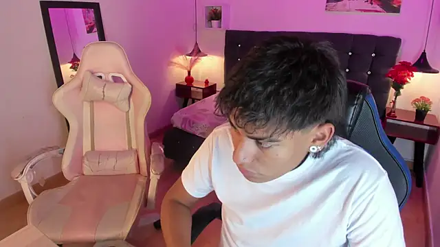Yiing and yang online show from October 8, 9:08 pm