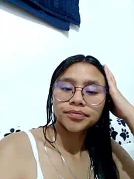 SofieLove 01 online show from April 6, 7:20 am