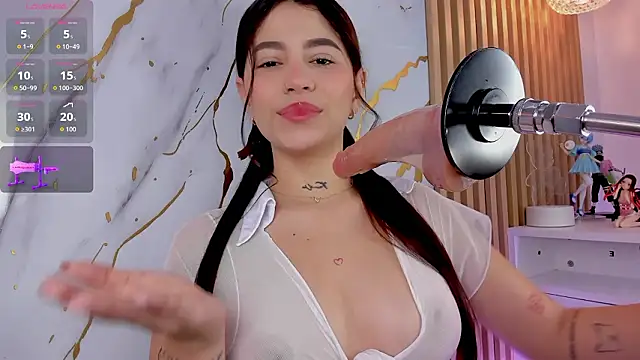 alissaowens  online show from March 11, 10:08 am