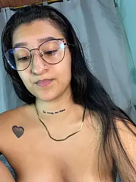 EVAH LEE  online show from March 11, 12:59 am