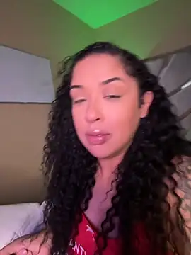 Snapshot of theviberoom chatting on October 2, 6:40 am theviberoom online show from October 2, 6:40 am