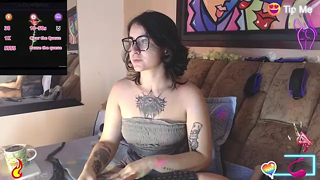 miss tatta online show from October 18, 4:04 am