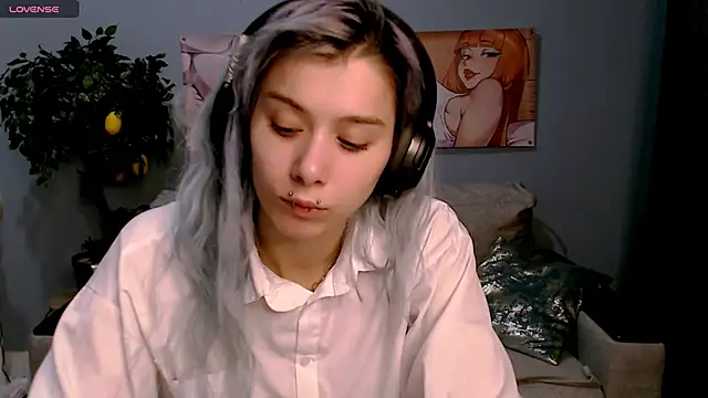 SophieAsh online show from October 11, 7:24 am