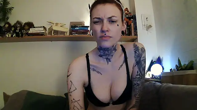 Zelesuida online show from November 14, 8:20 pm