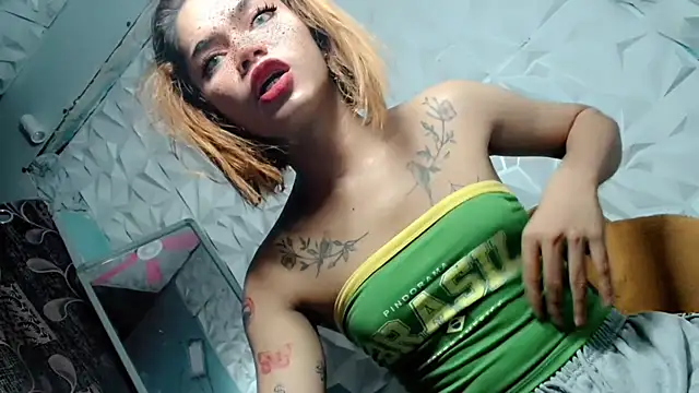 Snapshot of hugecockbabe chatting on October 23, 5:35 am hugecockbabe online show from October 23, 5:35 am