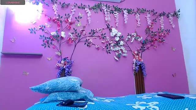 skinnybarbie022 online show from June 22, 1:32 am