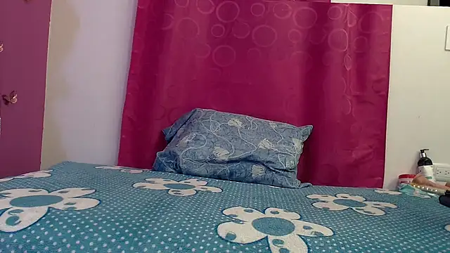 skinnybarbie022 online show from October 9, 1:21 am