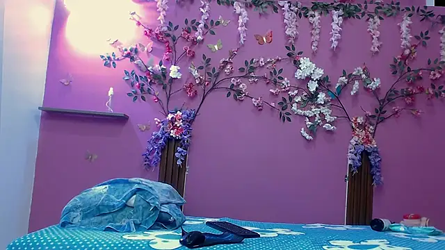 skinnybarbie022 online show from October 4, 1:22 am