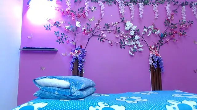 skinnybarbie022 online show from April 9, 12:13 am