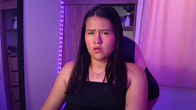 Oliviawatson1 online show from February 28, 2:05 pm