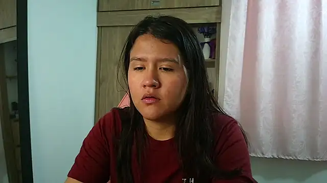 Oliviawatson1 online show from April 1, 1:41 pm