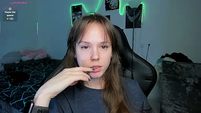 cute little ass online show from October 3, 3:39 pm