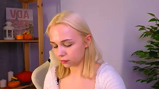 Charlotte Colinss online show from November 5, 2:28 am