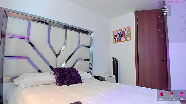 Michelle Ferrerr online show from February 2, 9:03 pm