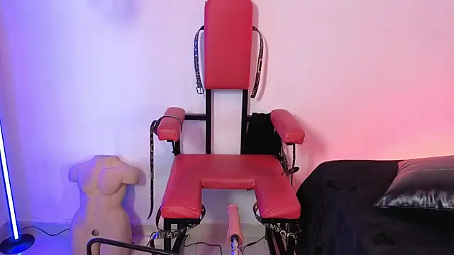 elowen halley1 online show from April 16, 8:08 pm