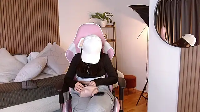 Lina Montclair online show from February 11, 5:36 pm