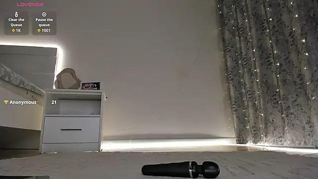 la kivi online show from March 7, 9:00 pm