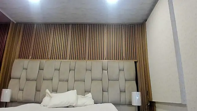 Sophie Calloway online show from February 4, 3:37 pm