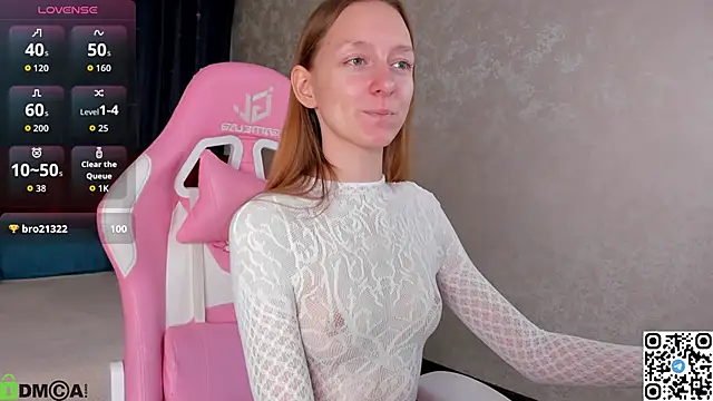 Mia E1fie online show from November 8, 9:47 am