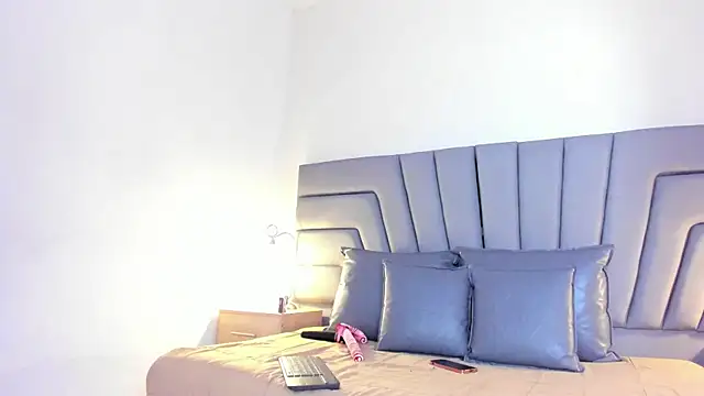 Maia 520 online show from December 5, 6:53 pm