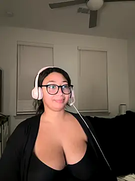 Snapshot of minhaa_gamer chatting on September 30, 1:33 am minhaa gamer online show from September 30, 1:33 am