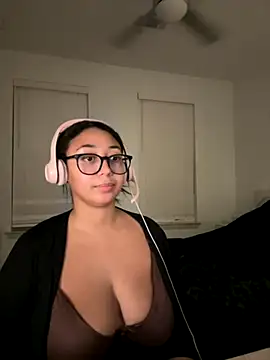 Snapshot of minhaa_gamer chatting on September 19, 9:52 am minhaa gamer online show from September 19, 9:52 am