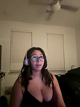 Snapshot of minhaa_gamer chatting on September 25, 10:03 am minhaa gamer online show from September 25, 10:03 am