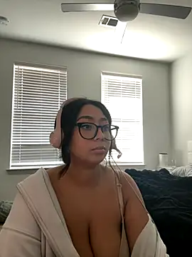Snapshot of minhaa_gamer chatting on October 3, 10:26 pm minhaa gamer online show from October 3, 10:26 pm