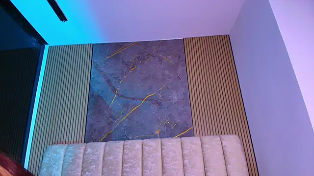 valecastro  online show from December 3, 7:38 pm