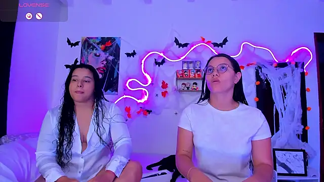 Snapshot of Dilan_and_Mia chatting on October 17, 10:57 pm Dilan and Mia online show from October 17, 10:57 pm