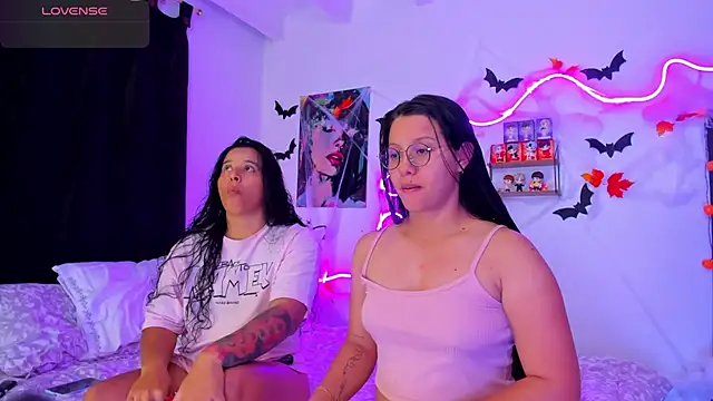 Snapshot of Dilan_and_Mia chatting on October 16, 10:23 pm Dilan and Mia online show from October 16, 10:23 pm