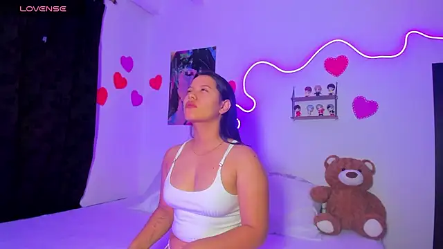 Dilan and Mia online show from April 18, 3:03 pm