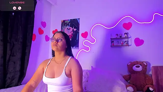 Dilan and Mia online show from April 8, 10:45 pm