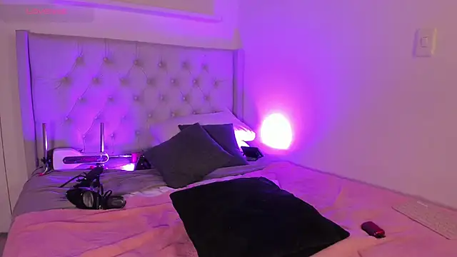 kristal benet online show from November 7, 7:52 pm