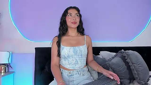  HAANNAH  online show from October 29, 8:33 pm