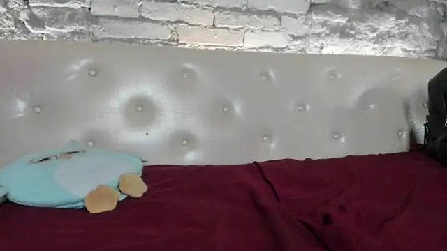 shygurl18 online show from September 9, 1:33 pm