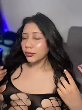 snow doll online show from March 17, 9:30 pm