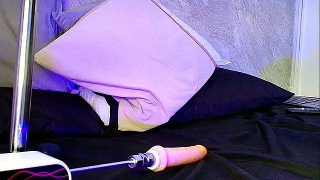 Dixie grey1 online show from October 22, 3:50 pm