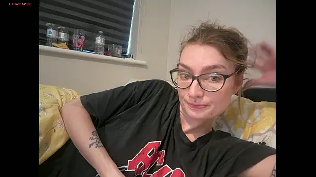 harleyblair online show from April 11, 2:32 pm