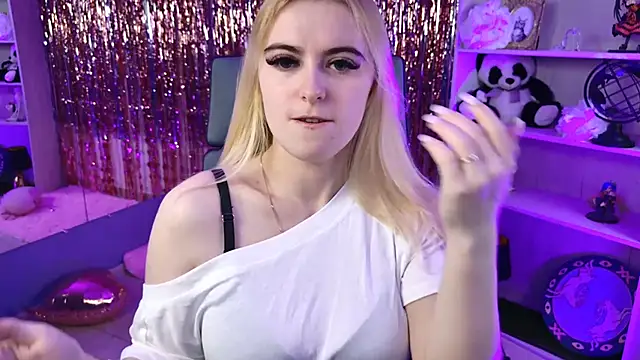 Stef Nicks online show from April 3, 9:18 am