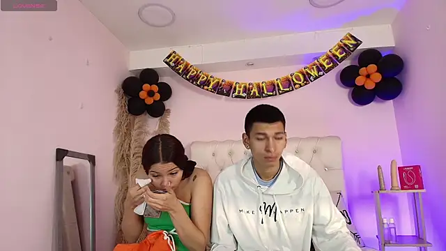 Snapshot of AmelieAndAce chatting on October 29, 12:53 pm AmelieAndAce online show from October 29, 12:53 pm