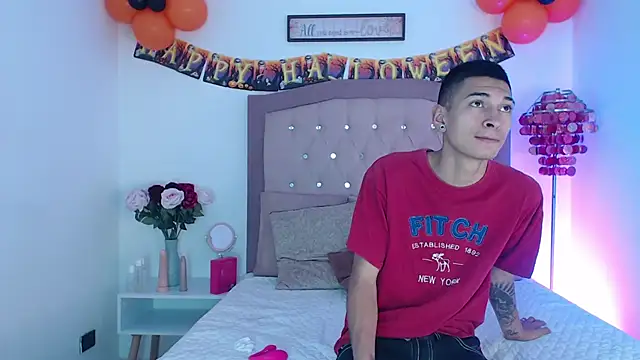 Snapshot of AmelieAndAce chatting on October 14, 12:41 pm AmelieAndAce online show from October 14, 12:41 pm