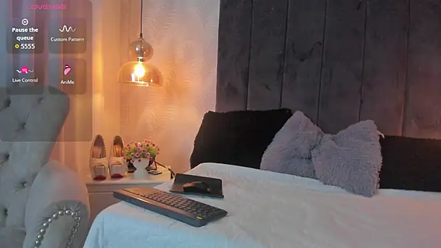 Foxx  Tatto  online show from September 25, 1:10 pm