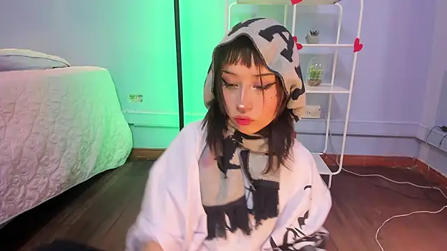 Hannahpage online show from February 20, 12:29 pm