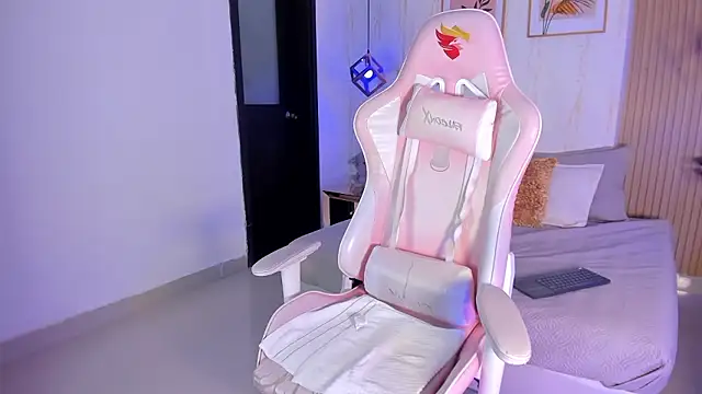 Ayleen Dunkan online show from January 8, 5:50 pm