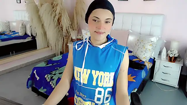 nathalialoes1 online show from November 26, 10:11 pm