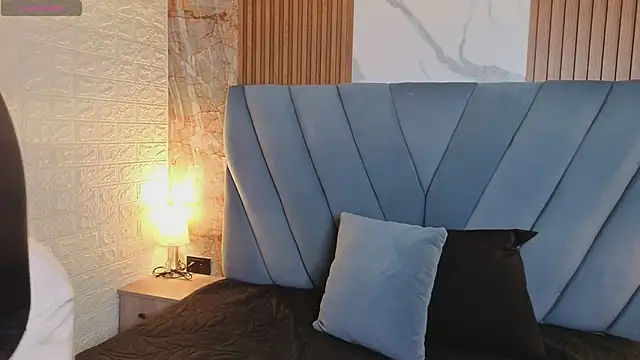 nathalia koch  online show from April 4, 9:02 pm