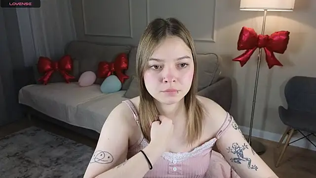 patriciapink online show from February 19, 8:14 am